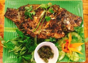 Mắc khén sẽ mang lại hương vị đặc biệt cho món cá nướng